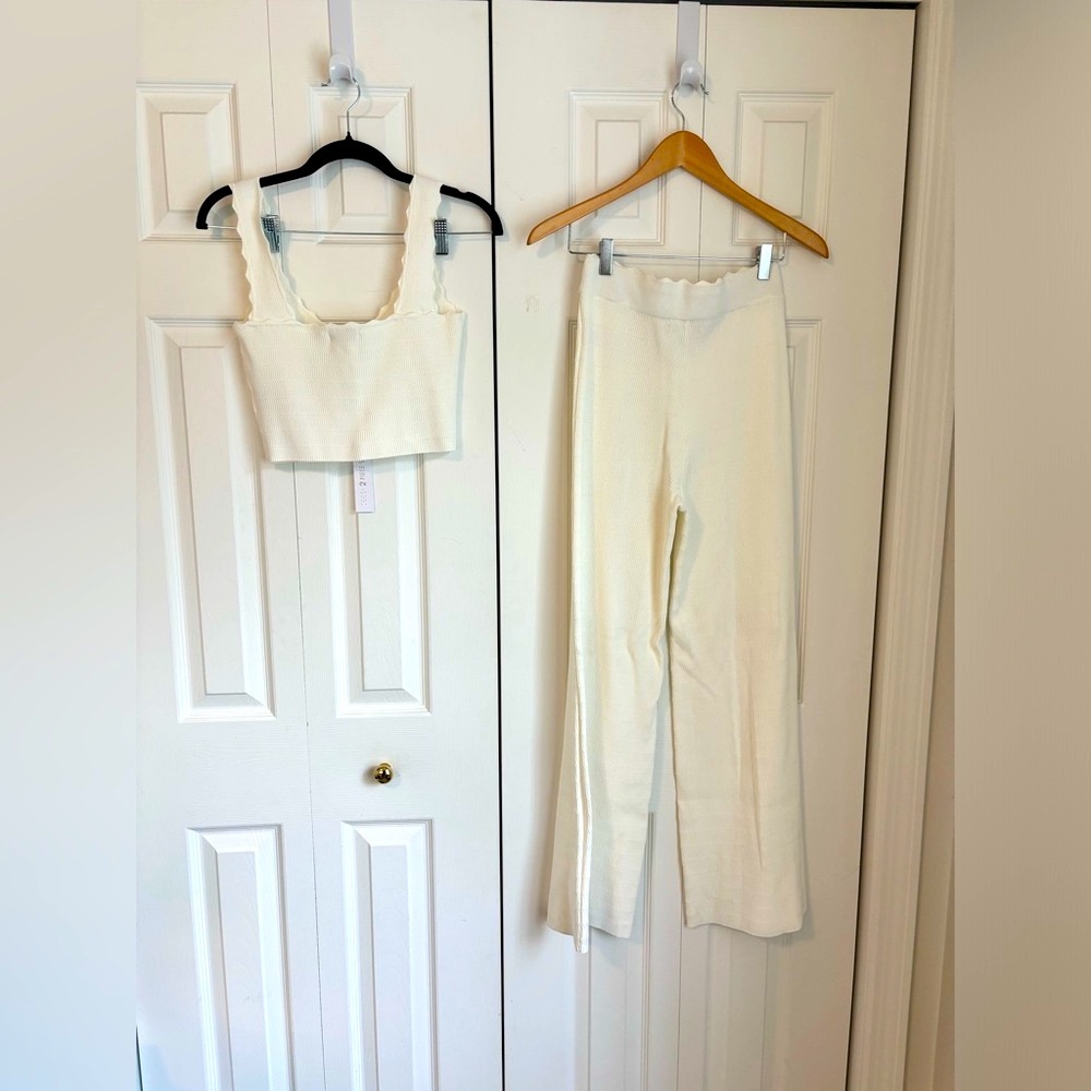 NWT House of Harlow 2 Piece Scalloped Set - Picture 11 of 11